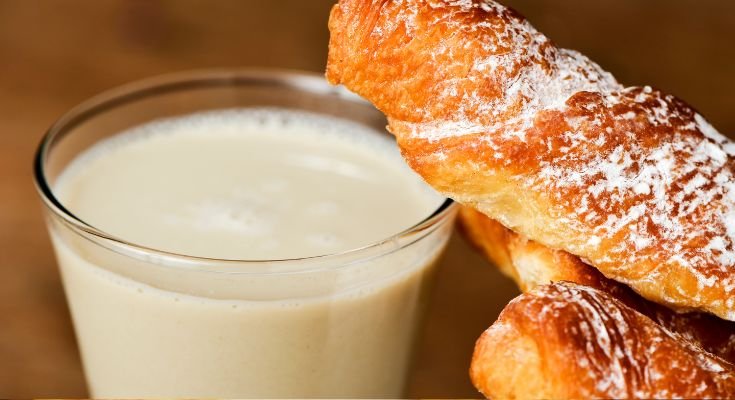 Horchata-fartons Valencia gastronómica: platos tradicionales que debes probar